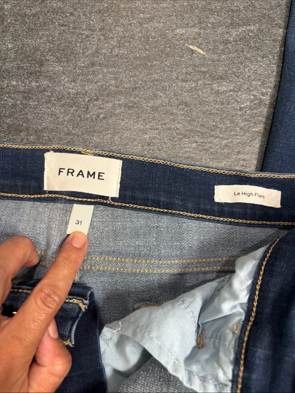 Frame- Le High Rise Flare - Picture 4 of 5